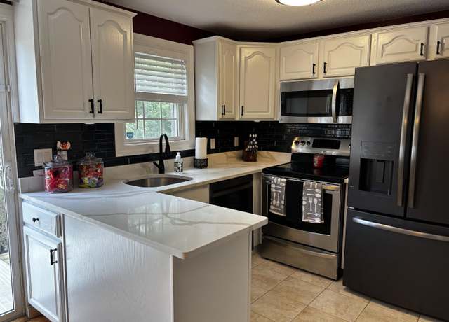 Property at 91 Fieldstone Dr, Londonderry, NH 03053, 2 beds, 1.5 baths