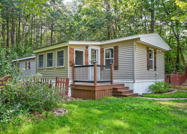 Property at 331 Lamplighter Dr, Conway, NH 03818, 2 beds, 1.5 baths