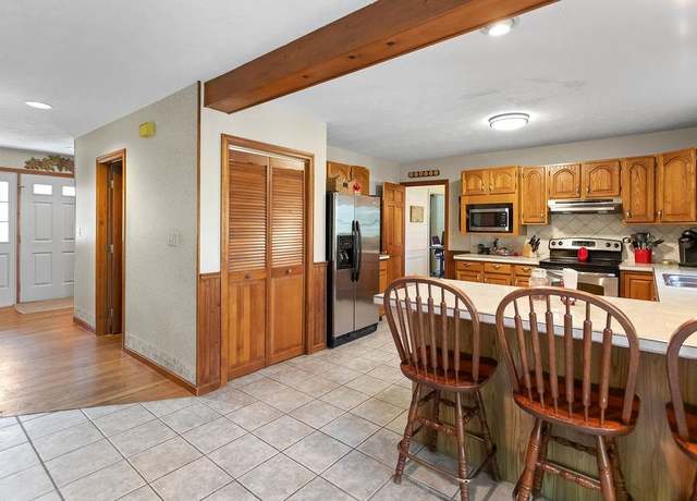 Property at 57 Oak Ridge Rd, Weare, NH 03281, 3 beds, 2.5 baths