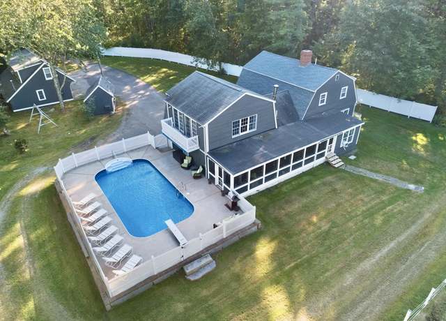 Property at 73 Linden St, Exeter, NH 03833, 6 beds, 3.5 baths