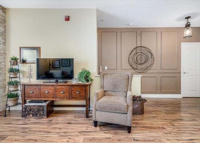 Property at 17 Roundabout Way #2, Manchester, NH 03102-8442, 2 beds, 2 baths