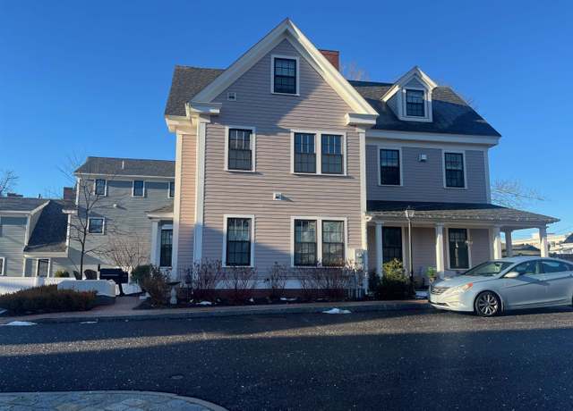 Property at 426 Islington St #426, Portsmouth, NH 03801, 3 beds, 2.5 baths