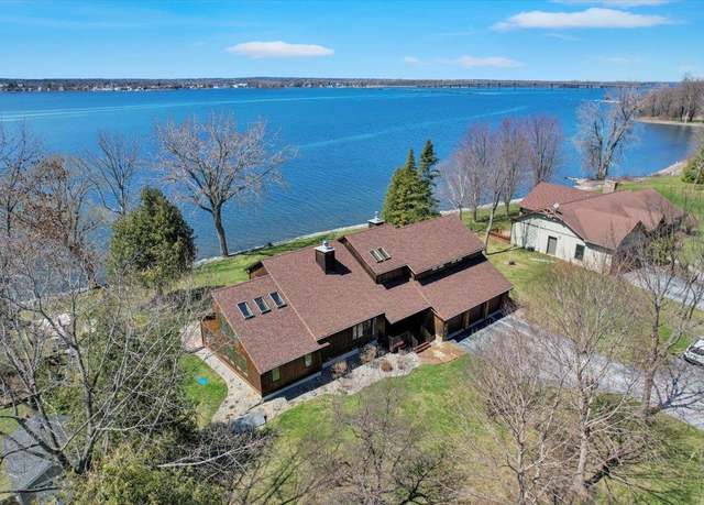 Property at 1360 Windmill Point Rd, Alburgh, VT 05440, 5 beds, 3 baths