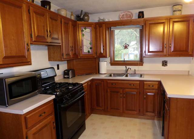 Property at 19 Redden St, Dover, NH 03820, 3 beds, 1 bath