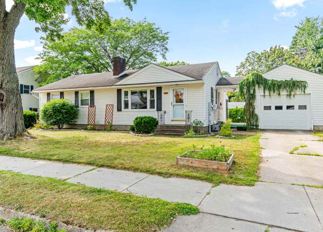 Property at 21 Alder Ln, Burlington, VT 05401, 3 beds, 1 bath
