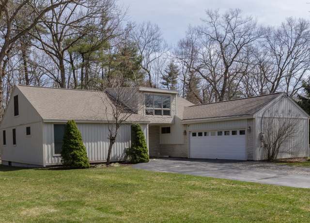 Property at 665 Walnut St, Manchester, NH 03104, 3 beds, 2 baths