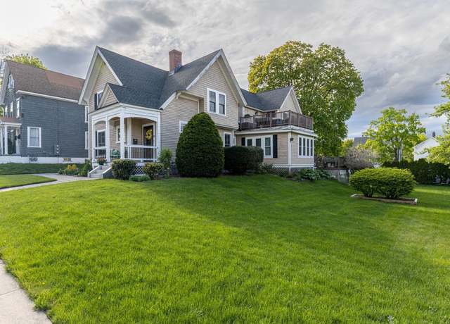 Property at 20 Russell Ave, Nashua, NH 03060, 4 beds, 2.5 baths