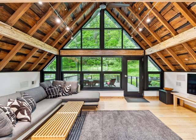 Property at 7 North St, Woodstock, VT 05091, 2 beds, 3 baths