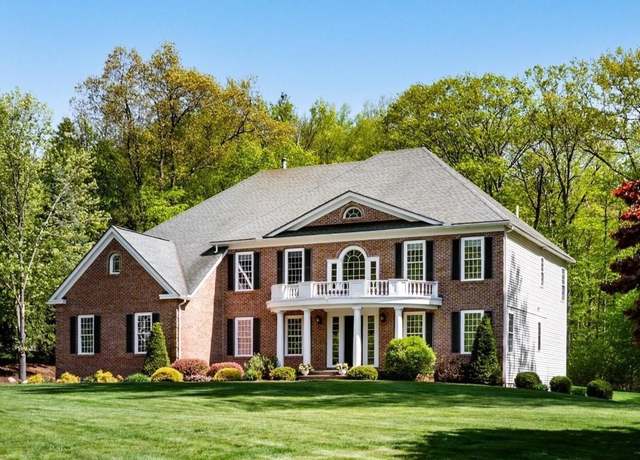 Property at 1 Dorothys Way, Bedford, NH 03110, 4 beds, 4.5 baths