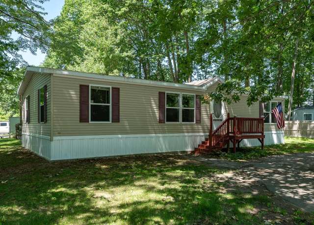 Property at 105 Linden St, Exeter, NH 03833, 3 beds, 2 baths