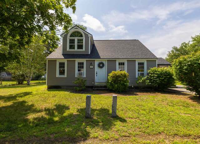 Property at 17 Wiggin St, Concord, NH 03301, 3 beds, 1.5 baths