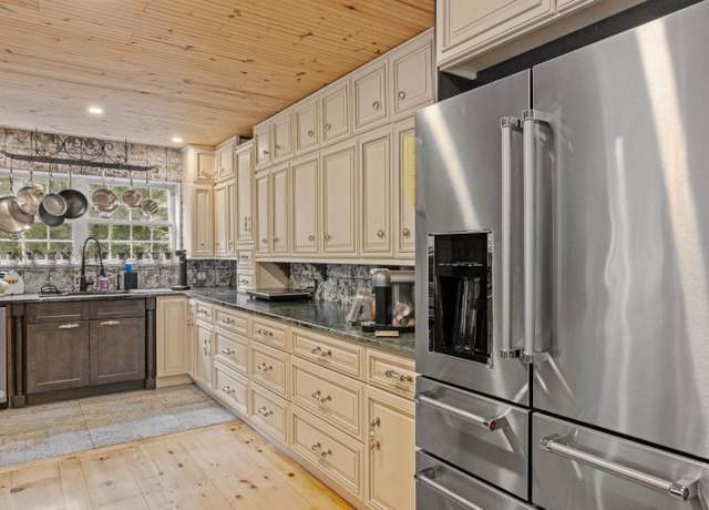 Property at 15 Pepperell Rd, Brookline, NH 03033, 7 beds, 5.5 baths