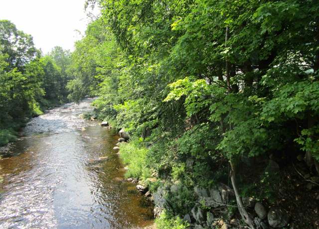 Property at 1950 N Main St, Londonderry, VT 05148, 7 beds, 4 baths