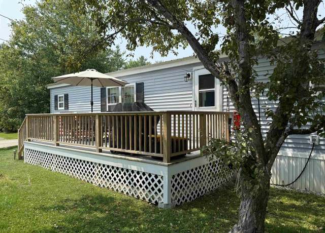 Property at 8 Sir Lancelot Dr, Exeter, NH 03833, 2 beds, 1.5 baths