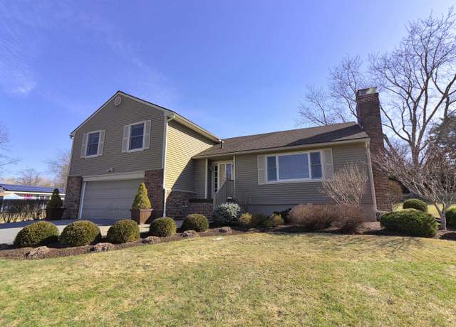 Property at 20 Harvest Hills Dr, Shaftsbury, VT 05257, 4 beds, 2.5 baths