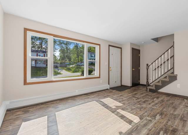 Property at 3R Sunnyside Ln Unit R, Derry, NH 03038, 2 beds, 1.5 baths
