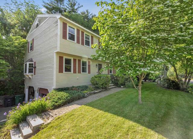 Property at 4 Franconia Dr, Nashua, NH 03063, 4 beds, 2.5 baths