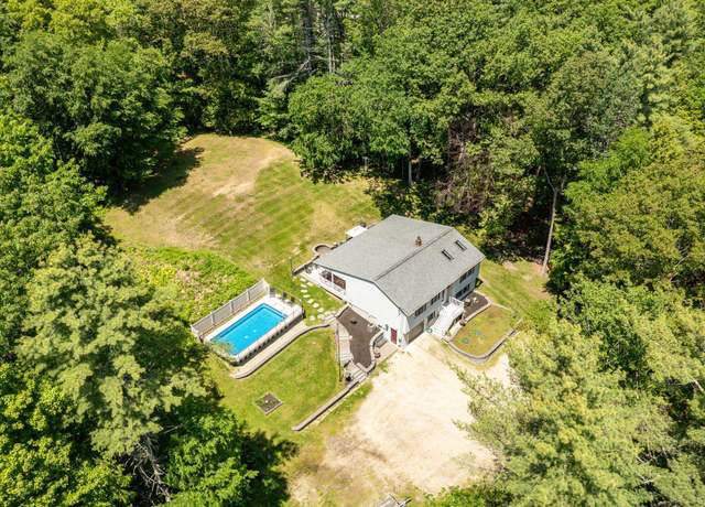Property at 4 Mones Folly Dr, Dover, NH 03820, 3 beds, 1.5 baths