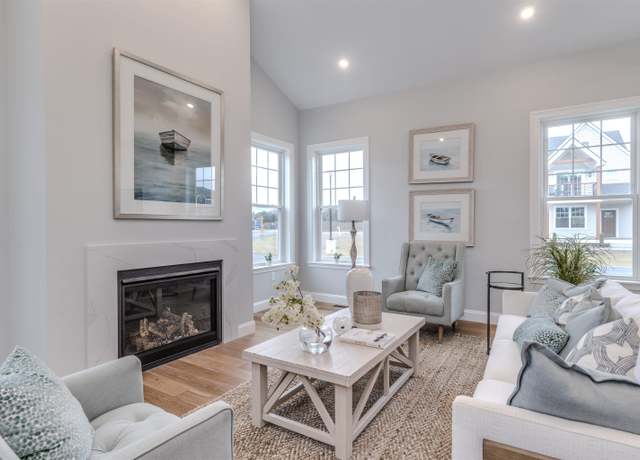Property at 2 Benjamin Ln, Thornton, NH 03285, 3 beds, 2.5 baths