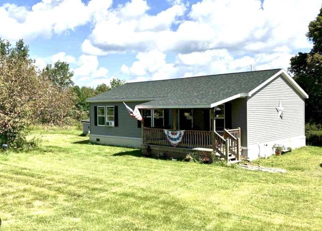 Property at 9 Farm View Rd, Hyde Park, VT 05655, 3 beds, 2 baths