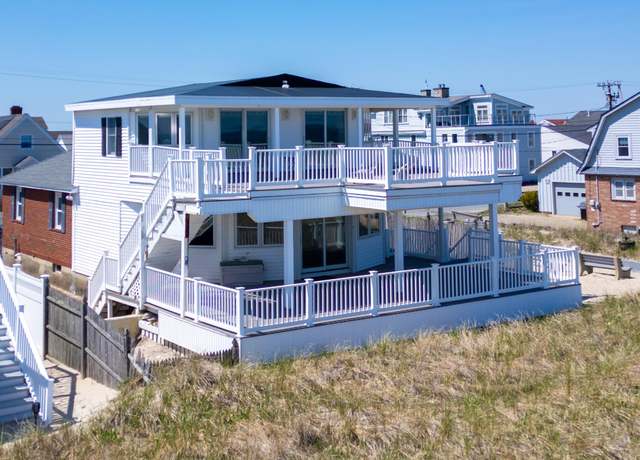 Property at 103 Ocean Dr, Seabrook, NH 03874, 4 beds, 3 baths