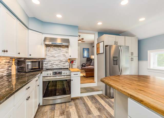 Property at 112 Cass St Unit B, Portsmouth, NH 03801, 1 bed, 1 bath