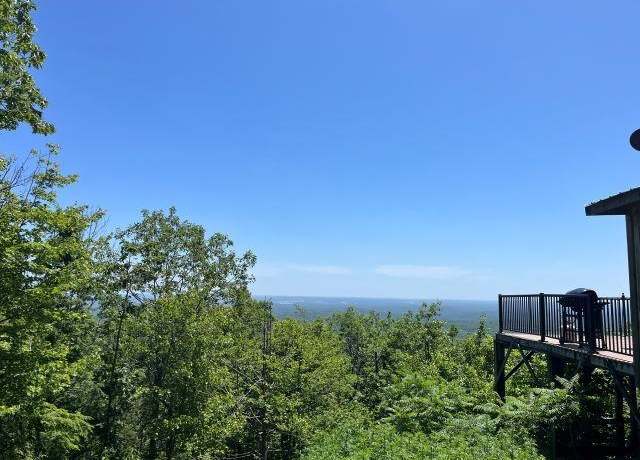 Property at 30 Crescent Ln, Goffstown, NH 03045, 2 beds, 1.5 baths