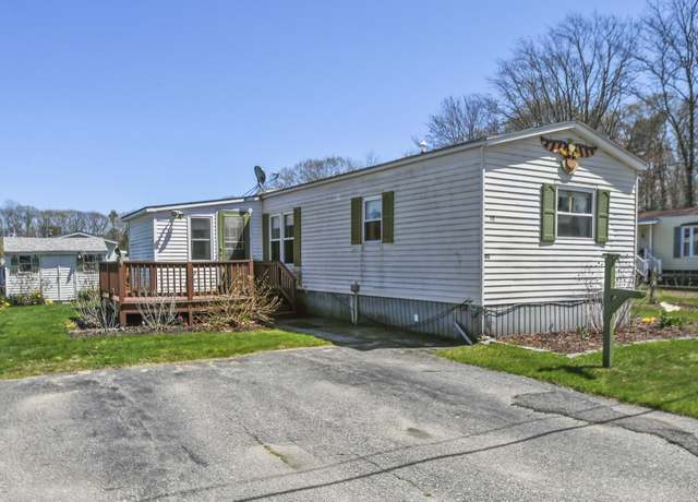 Property at 90 Whip-Poor-Will St, Seabrook, NH 03874, 2 beds, 1 bath