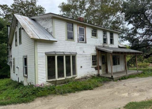 Property at 9 The Cross Rd, Tunbridge, VT 05077, 4 beds, 2 baths