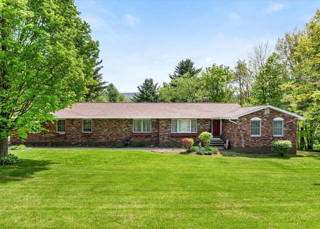 Property at 34 Southshire Dr, Bennington, VT 05201, 4 beds, 3.5 baths