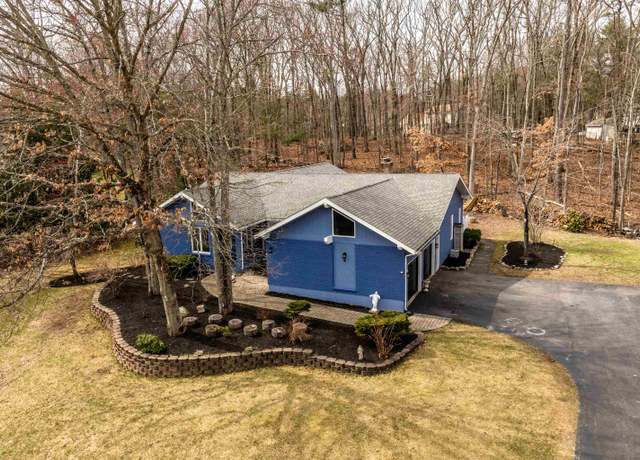 Property at 4 Clover Ct, Salem, NH 03079, 4 beds, 3.5 baths