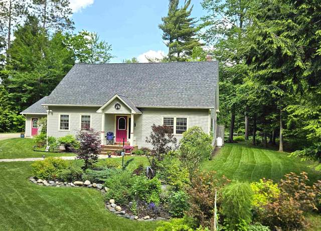 Property at 72 Clover Ln, Newport City, VT 05855, 3 beds, 2 baths