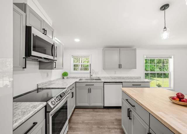 Property at 2377 Route 78, Alburgh, VT 05440, 3 beds, 2 baths