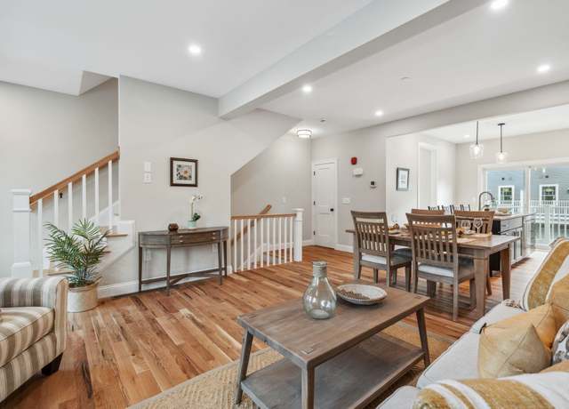Property at 13 Juniper Ln, Portsmouth, NH 03801, 3 beds, 2.5 baths