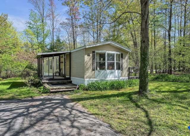 Property at 44 Wentworth Rd, Colchester, VT 05446, 2 beds, 1 bath