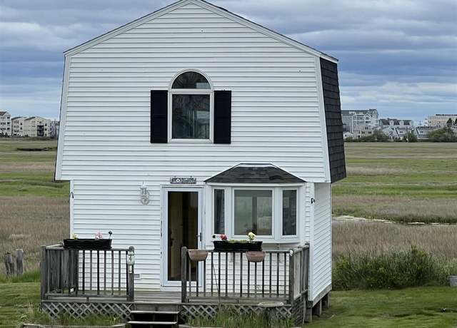 Property at 515 Winnacunnet Rd #4, Hampton, NH 03842, 1 bed, 1 bath