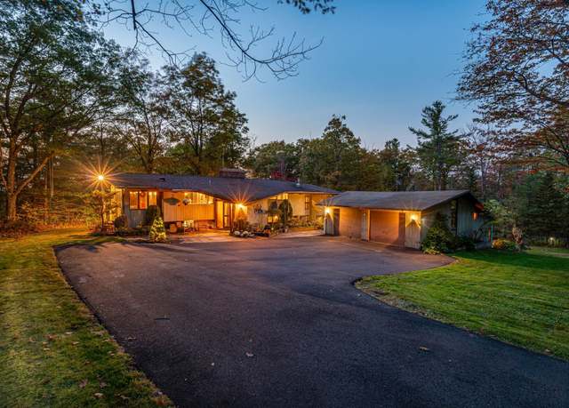 Property at 1 Lakeview Dr, Hanover, NH 03755, 4 beds, 3.5 baths