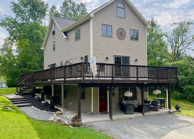 Property at 113 Appletree Ln, Newport City, VT 05855, 3 beds, 1.5 baths