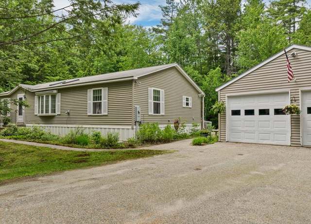 Property at 26 Kenyann Dr, Wolfeboro, NH 03894, 3 beds, 2 baths