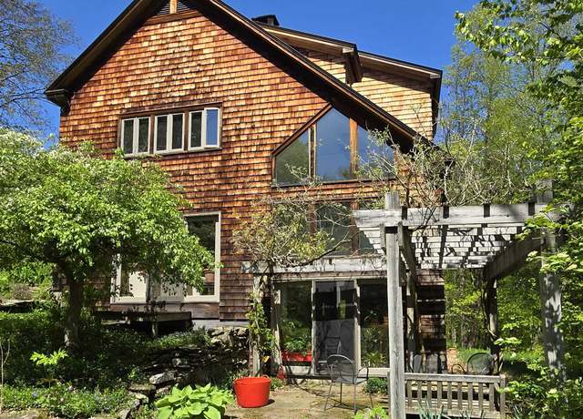 Property at 228 Partridge Rd, Dummerston, VT 05301, 3 beds, 2 baths