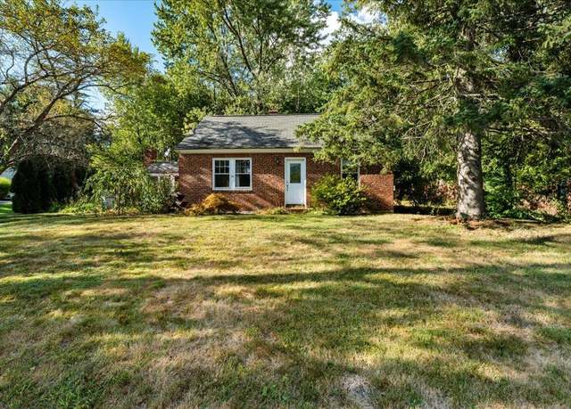 Property at 52 Hutchins St, Concord, NH 03303, 3 beds, 1 bath