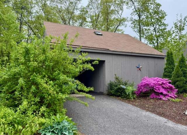Property at 204 Coburn Woods Dr, Nashua, NH 03063, 4 beds, 2.5 baths