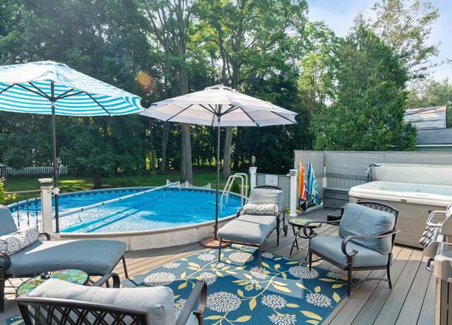 Property at 73 Hayden Pkwy, South Burlington, VT 05403, 3 beds, 1.5 baths