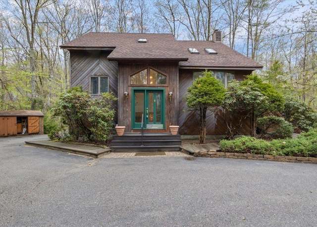 Property at 11 McCarthy Anna Rd, Wolfeboro, NH 03894, 3 beds, 2 baths