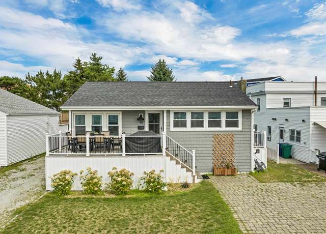 Property at 19 Portsmouth Ave, Hampton, NH 03842, 3 beds, 2.5 baths