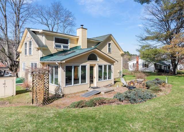 Property at 321 E River Rd, Lincoln, VT 05443, 3 beds, 2 baths