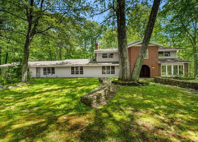 Property at 28 Olde Lantern Rd, Bedford, NH 03110, 5 beds, 4 baths