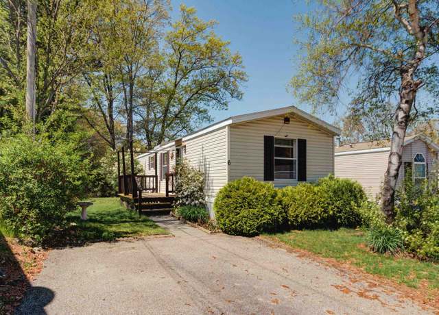 Property at 6 Village Ln, Hudson, NH 03051, 2 beds, 1 bath
