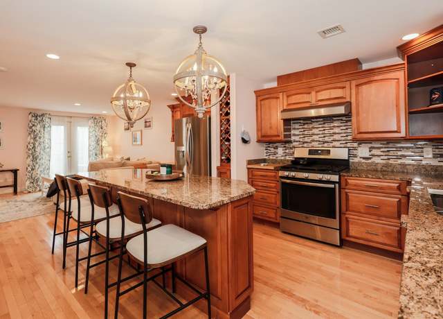 Property at 65 Victoria St Unit 8, Manchester, NH 03104, 2 beds, 1.5 baths