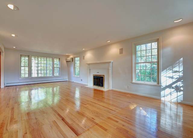 Property at 5 Runnymede Dr, North Hampton, NH 03862, 5 beds, 4.5 baths